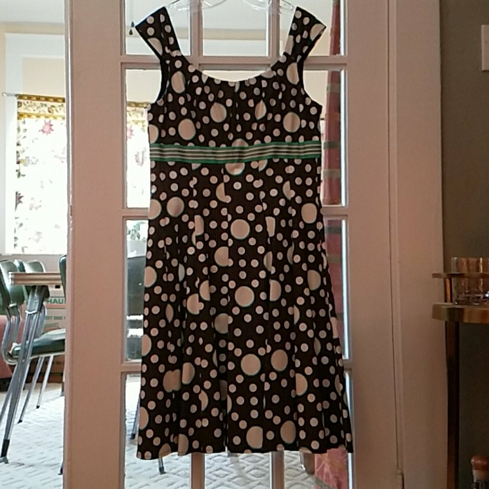 Adorable Maggie London polka dot dress with cute d